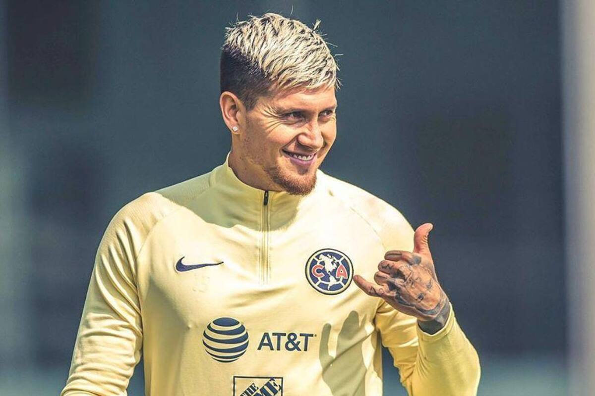 Nicolás Castillo da sus primeros pasos tras operaciones
