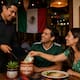 Profeco advierte que restaurantes y bares no pueden cobrar comisión por pago con tarjeta ni obligar a dejar propina durante el Mundial 2026