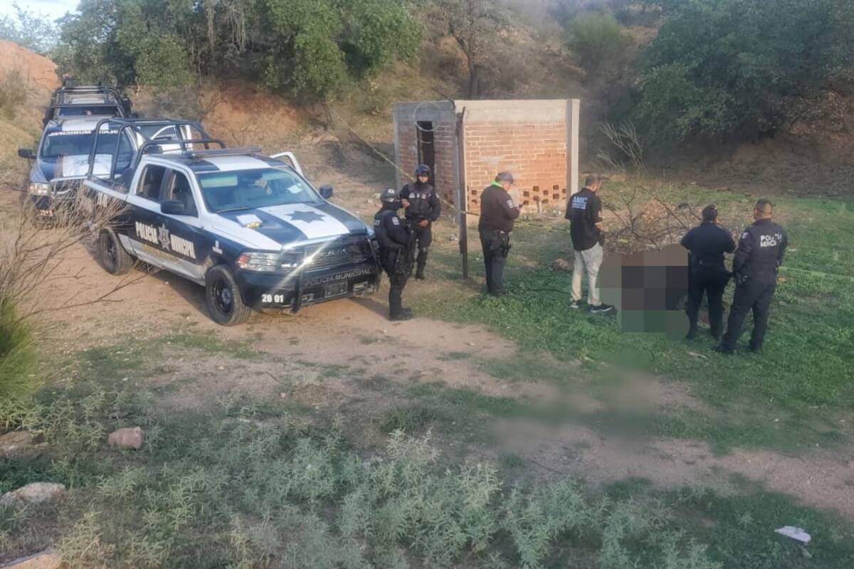 Encuentran a persona calcinada y cubierta con ramas secas