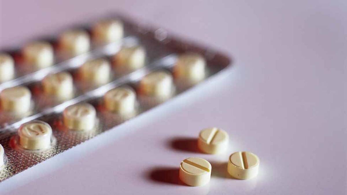 ^BAnti-inflammatory tablets.^b Blister pack of Decadron tablets, which are used to reduce inflammation and relieve symptoms in a variety of disorders, including rheumatoid arthritis and severe asthma. Decadron is a trade name for ^Idexamethasone^i, which belongs to the corticosteroid famliy. Corticosteroids inhibit the production of prostaglandins, the chemicals that cause inflammation and assist in the sending of pain signals to the brain. Decadron is made by Merck.