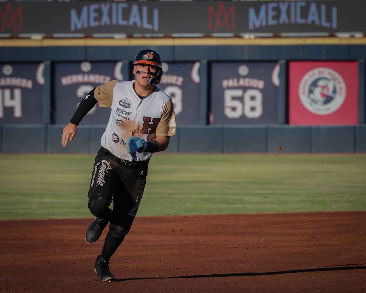 Águilas de Mexicali consiguió su tercera serie consecutiva al vencer 6-5 a Naranjeros de Hermosillo en entradas extras. Foto: Javier Gallegos