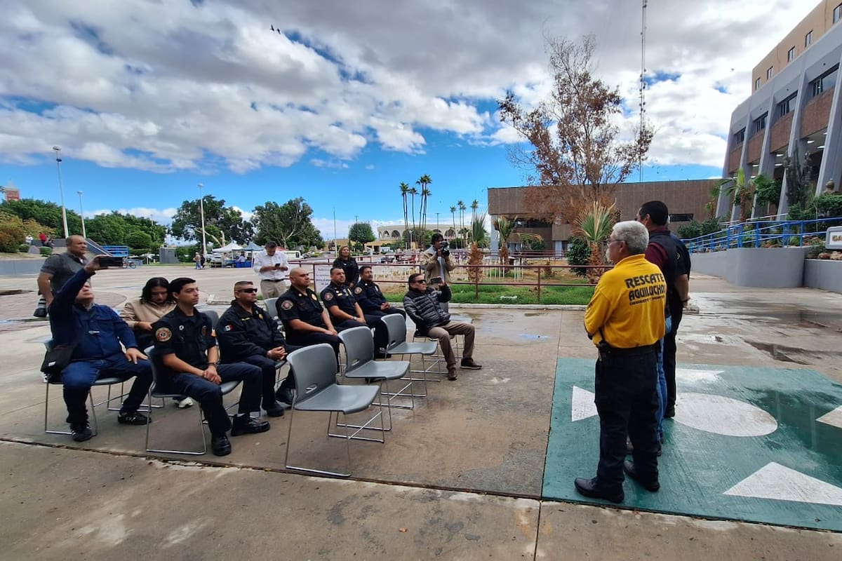 Entregan ambulancia a estación El Faro