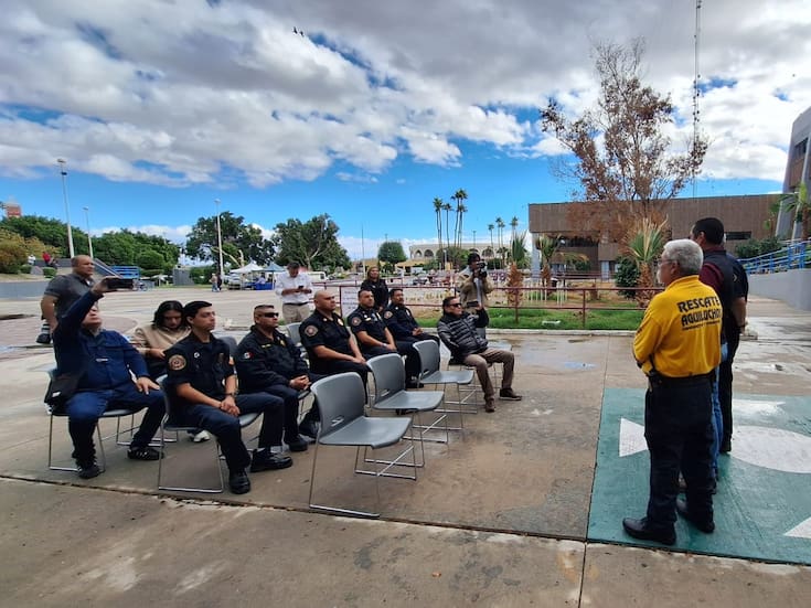 Entregan ambulancia a estación El Faro