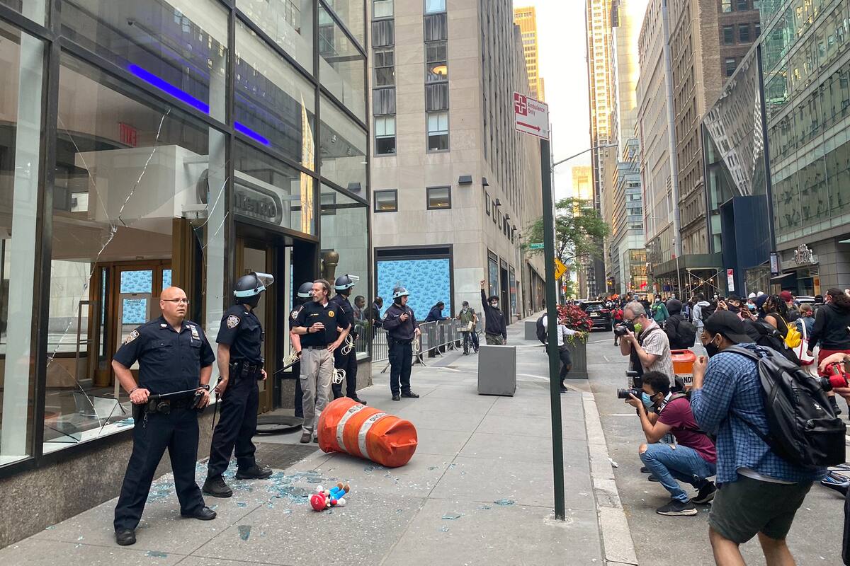 Rompen vidrios de Nintendo NY durante protestas