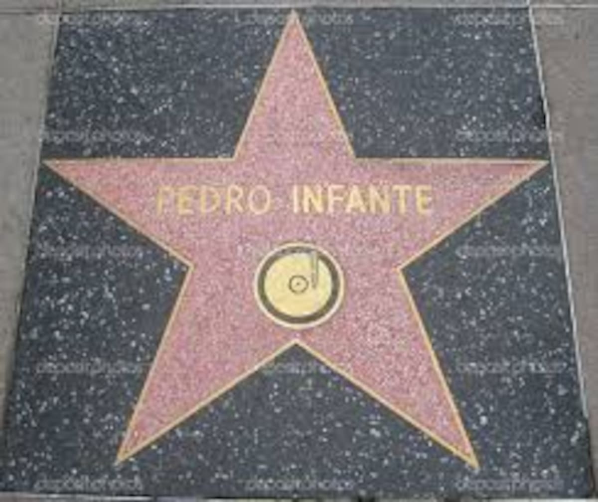 Pedro Infante: Ícono del cine mexicano inmortalizado en Hollywood.