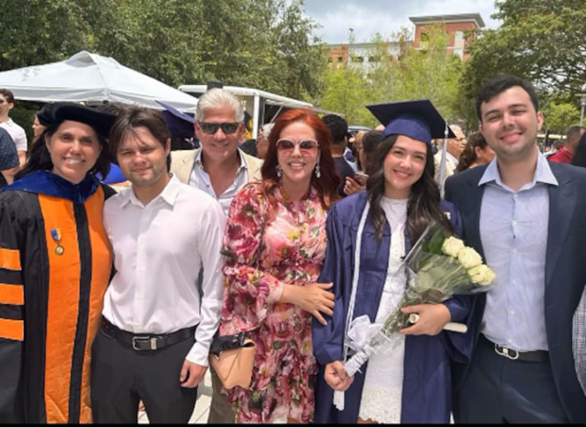 La muerte de Raúl Quintero ocurrió poco después de que la pareja asistiera a las graduaciones universitarias de los hijos de María Celeste.