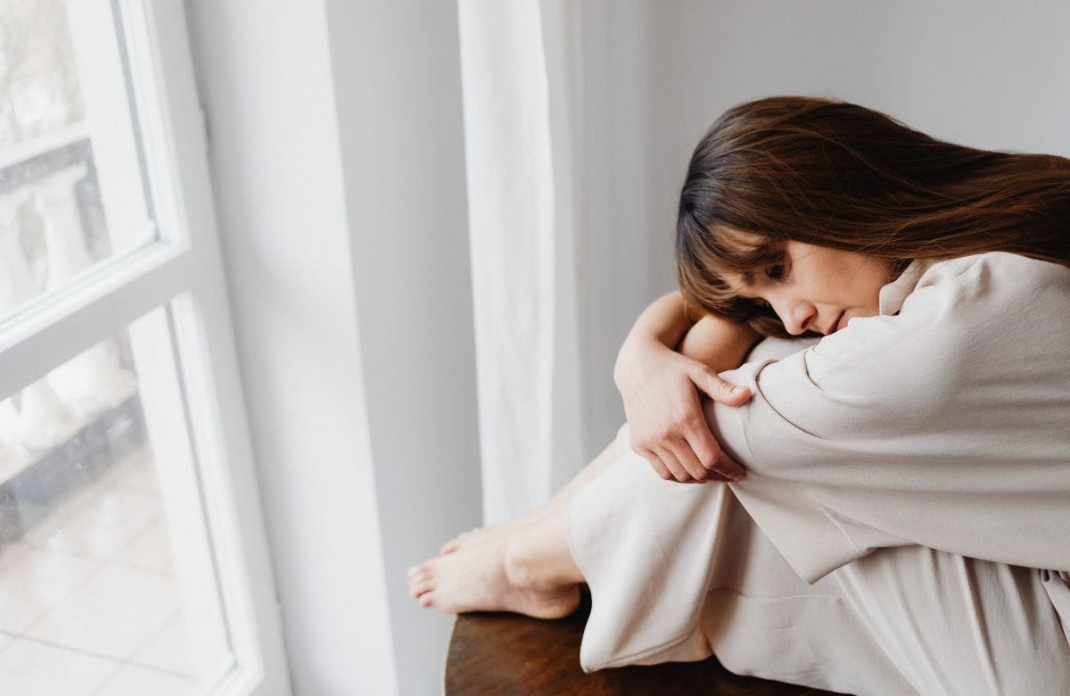 Estudio descarta que estrés, tristeza o soledad aumenten el riesgo de cáncer | Foto: Especial (canva)