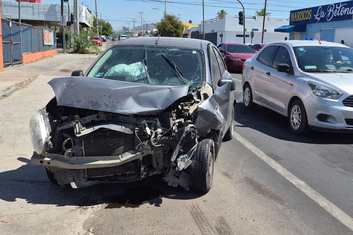 Cuatro lesionados, tres de ellos menores, en dos choques vehiculares registrados este domingo en Hermosillo