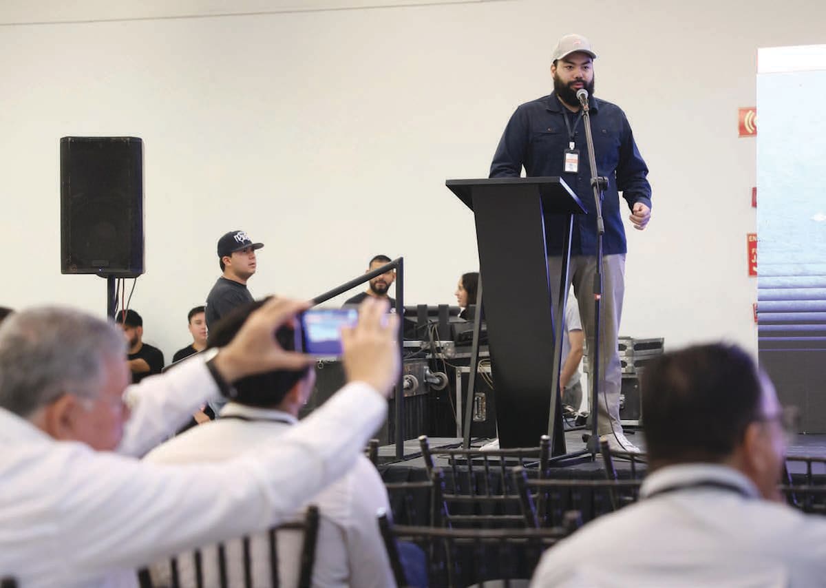 Fernando Tapia abrió la jornada del úlltimo día de actividades de Nova Mining Expo 2025 con la conferencia “Skarns Laramídicos Profundos”. FOTO: ELEAZAR ESCOBAR