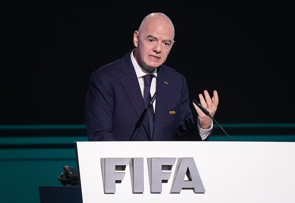 El presidente de la FIFA recibe una compensación anual integrada por distintos conceptos vinculados con sus funciones al frente del organismo. (Darryl Dyck/The Canadian Press via AP)