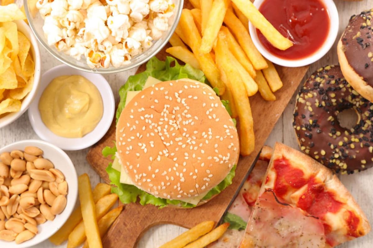 Venta de comida "chatarra" subió 17,5% en América Latina en 10 años, dice OPS