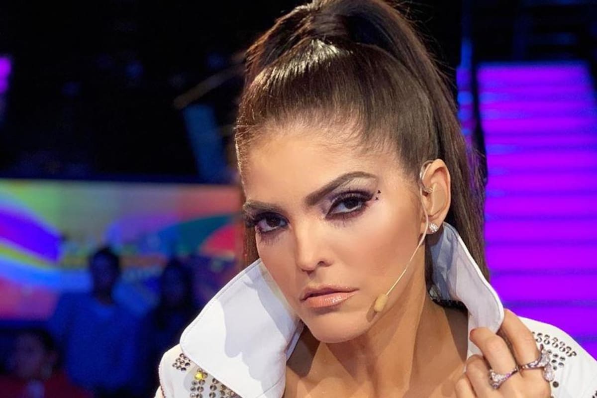 Ana Bárbara visita hospital y sorprende a una pequeña fan