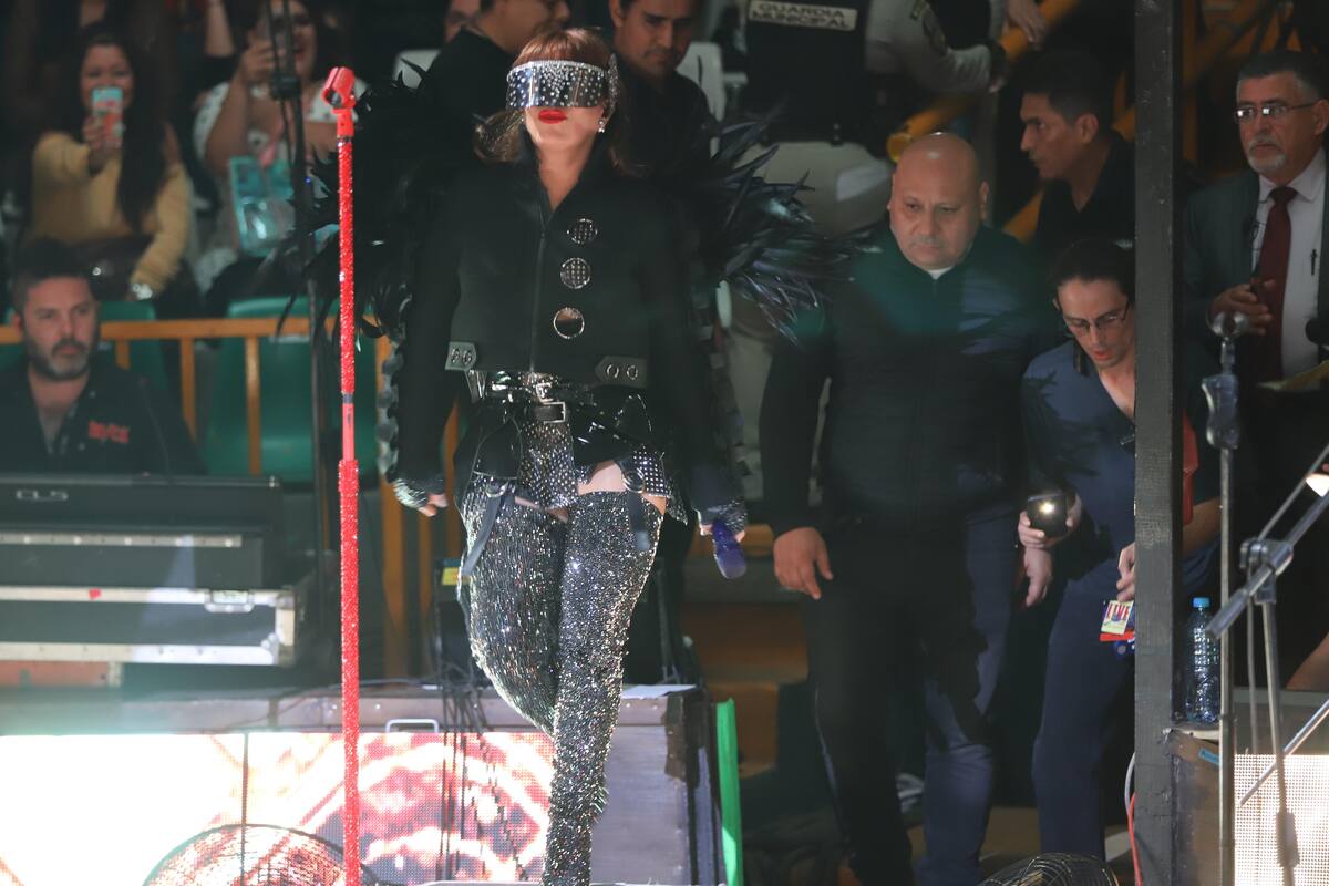 Complaciente, 'La Guzmán' en el Palenque de la Feria Tijuana