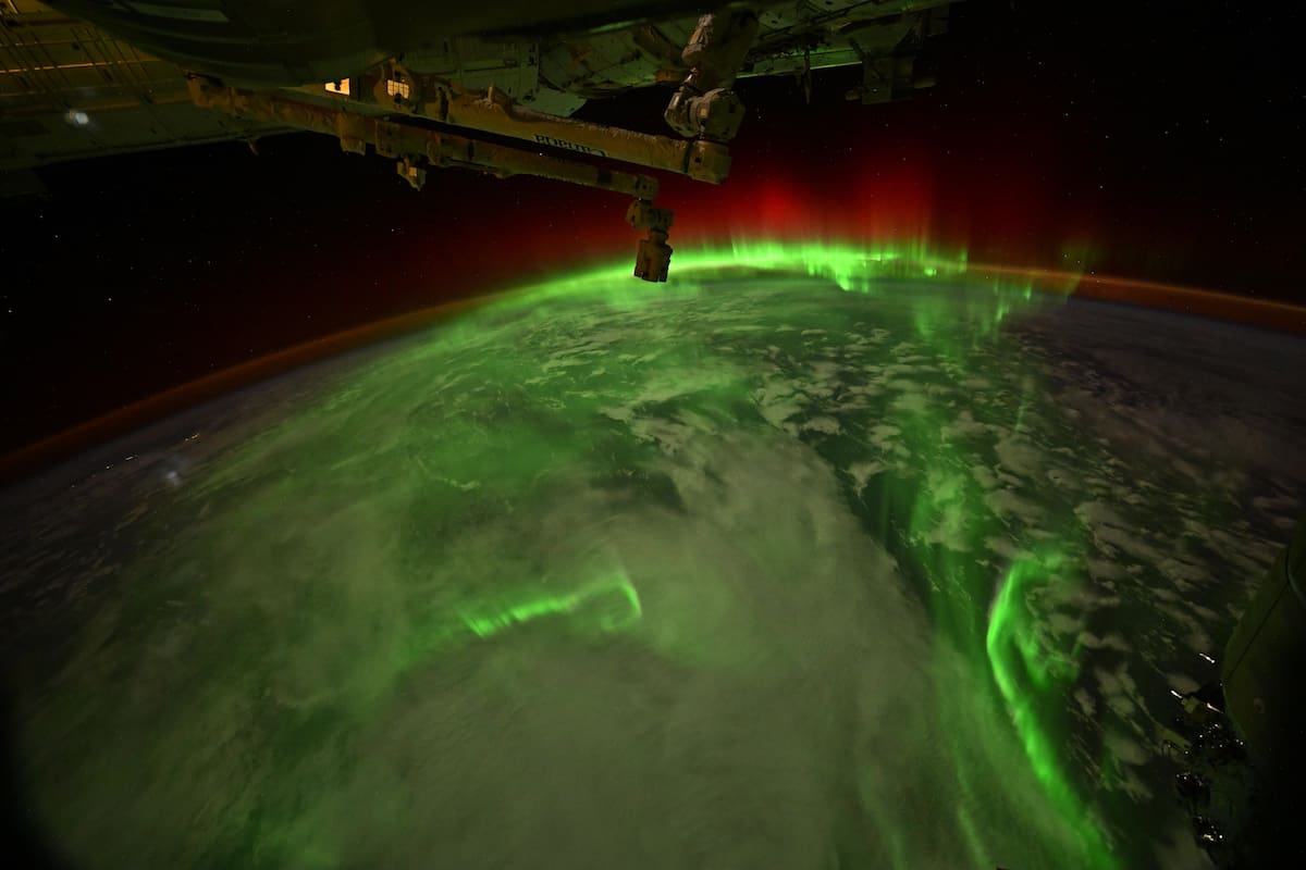 Jessica Meir, integrante de la misión Crew-12 de SpaceX, compartió en X varias fotografías de la aurora austral.