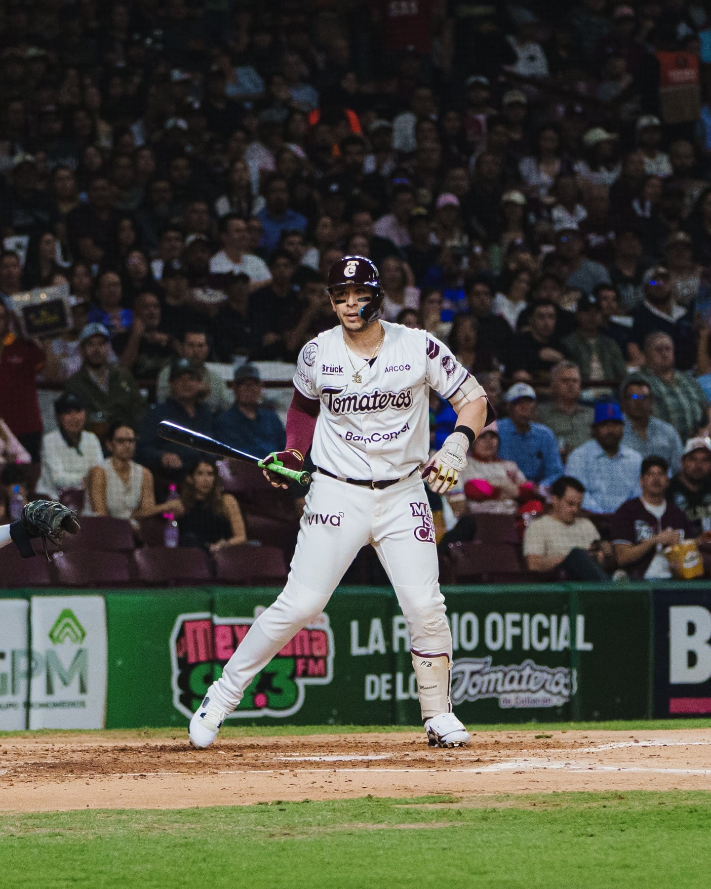Joey Meneses de los Tomateros de Culiacán negocia base por bolas durante el Juego 1 de la Final de la LMP. (Foto: Tomateros de Culiacán)