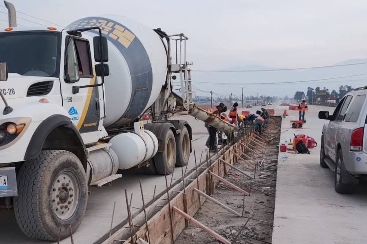 Desde finales de diciembre, la circulación en ambos sentidos por el tramo carretero Chapultepec–Maneadero fue habilitada sobre la losa de concreto.