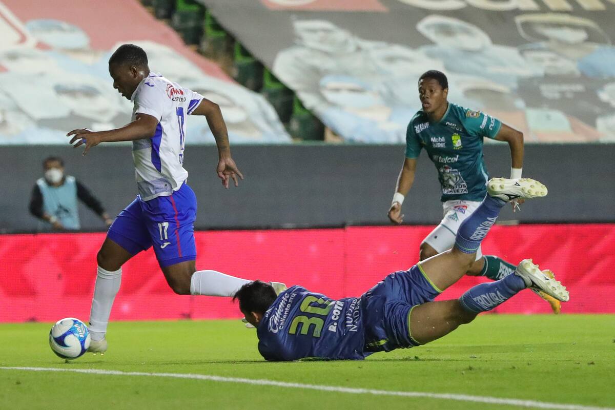 Cruz Azul llega a seis victorias consecutivas y vence al campeón León
