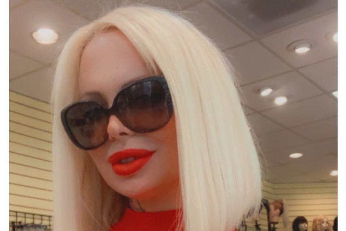 Sabrina Sabrok “calienta” las redes el bodysuit rosa
