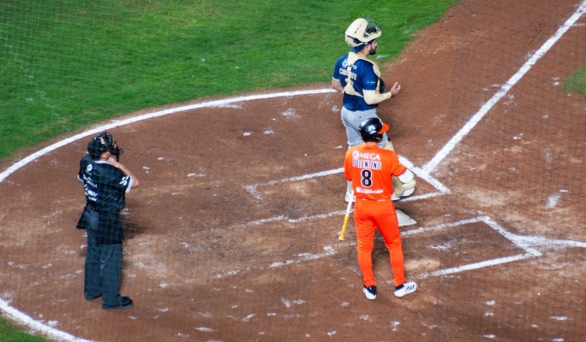 Milan Tolentino ingresa por primera vez a la caja de bateo como naranjero. (Foto: Patrizio Caro)
