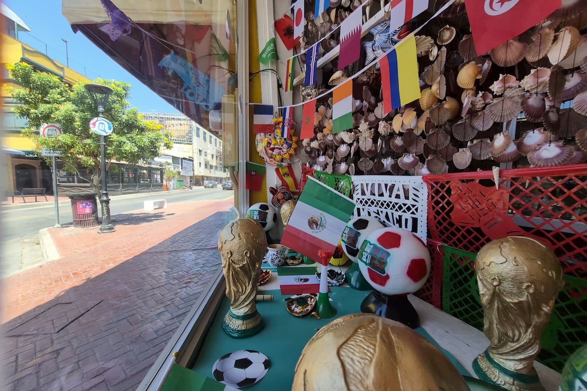 Negocios de Ensenada se contagian de fiebre futbolera por el Mundial de la FIFA 2026