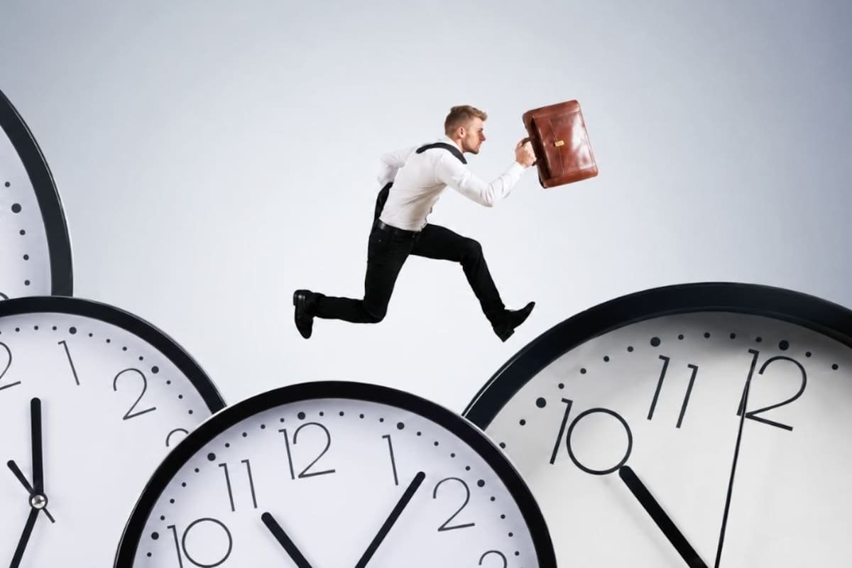La propuesta de Ley para prevenir y erradicar la pobreza de tiempo plantea modificar la Ley Federal del Trabajo para obligar a empresas públicas y privadas a respetar la desconexión digital de sus empleados