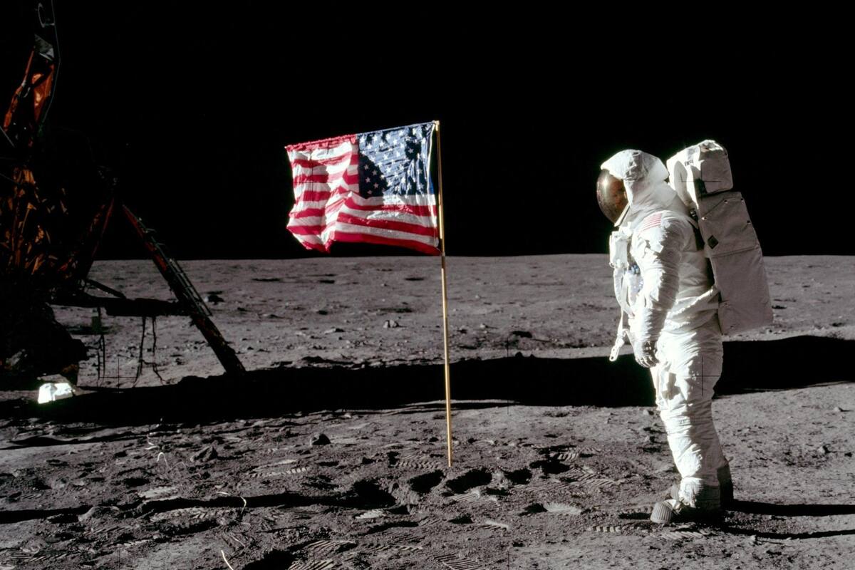 Chaqueta de astronauta alcanza entre 1 y 2 millones en subasta