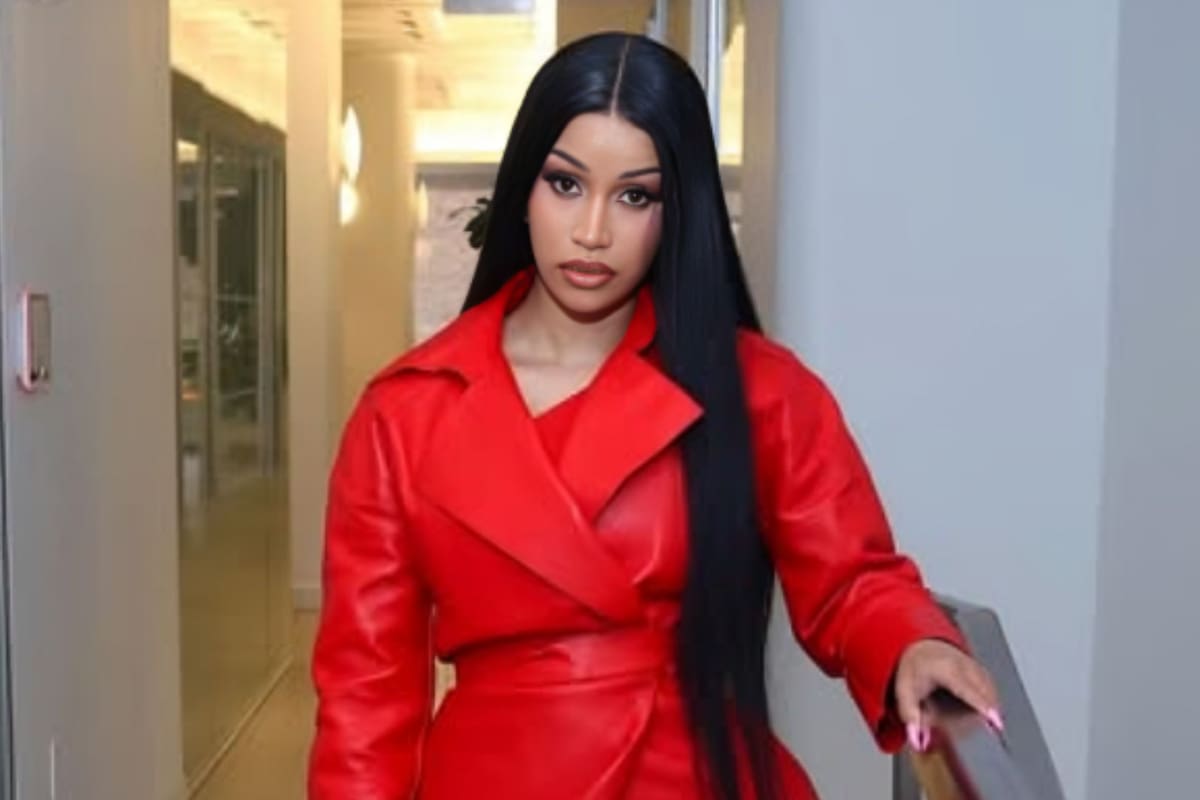 Fan demanda a Cardi B por agresión tras lanzarle un micrófono durante concierto