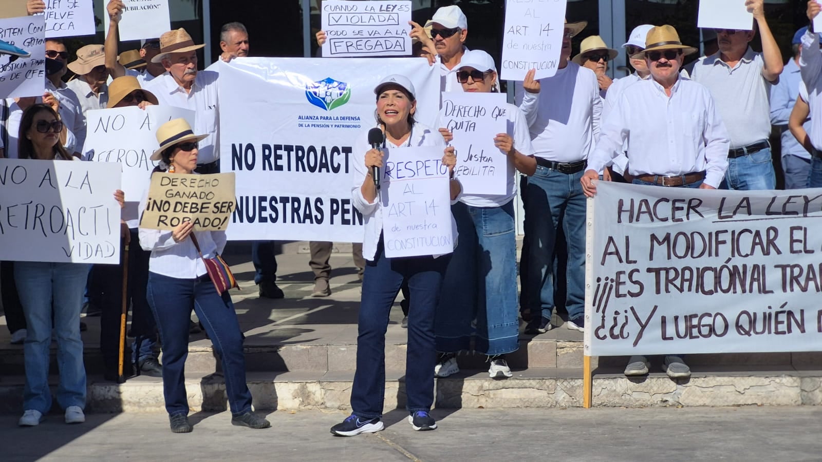 Los extrabajadores adelantaron que continuarán organizándose y realizando movilizaciones para exigir la revisión de la medida y la protección de sus derechos adquiridos l Foto: sAID morones