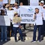 Jubilados de la CFE Sonora se manifiestan contra tope a sus pensiones al considerar que viola sus derechos laborales
