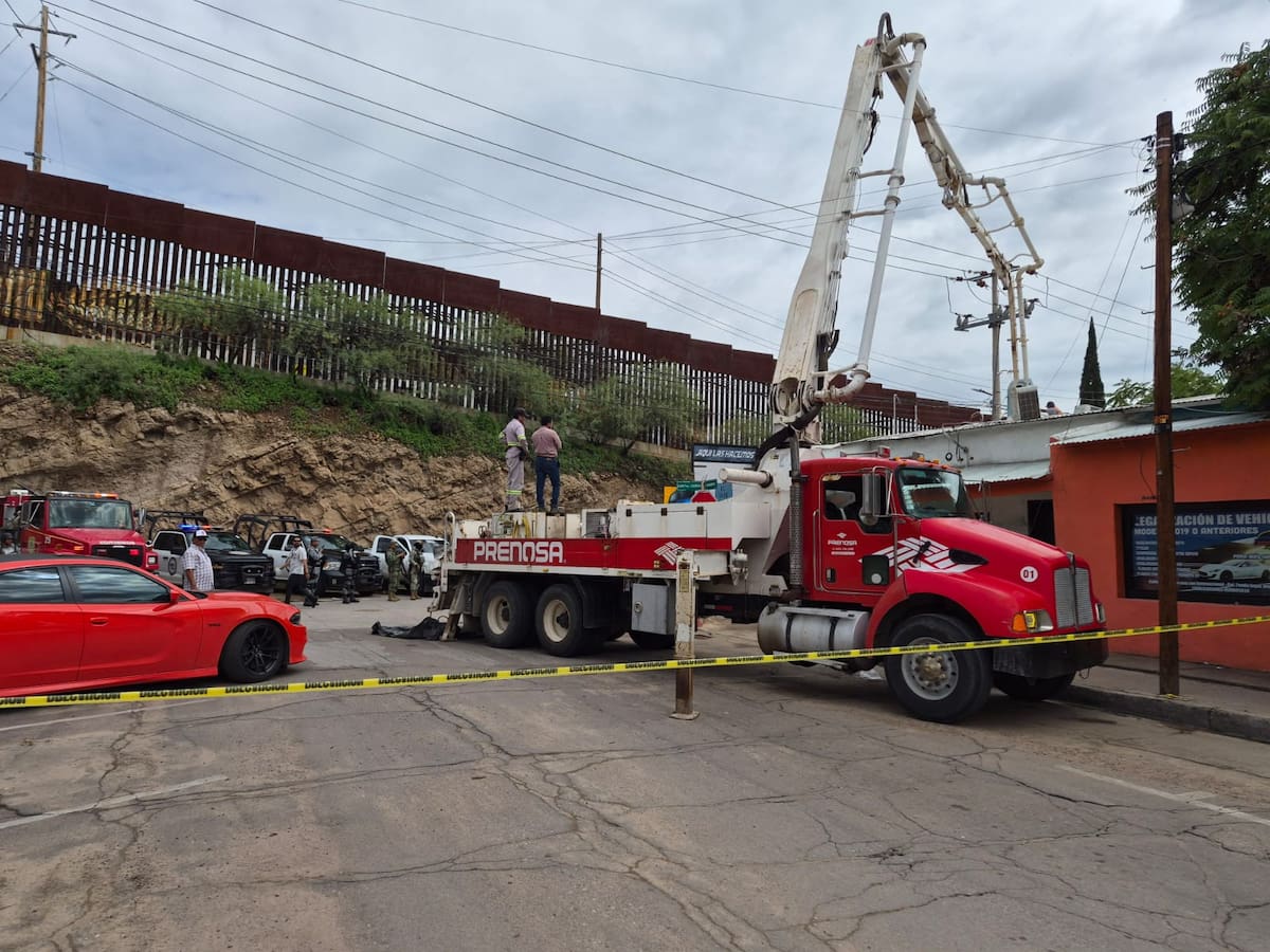 Autoridades de los tres niveles de gobierno participaron en el sellado del narcotúnel localizado cerca de la frontera con Estados Unidos. FOTOS: MANUEL JIMÉNEZ