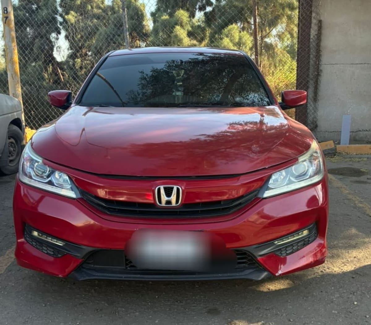 La detención se registró durante un recorrido de vigilancia en el fraccionamiento Valle de Puebla, cuando agentes detectaron un vehículo Honda Accord modelo 2018, con placas de California, que no respetó un alto en el cruce de la calzada Rosa del Desierto y la calle Cascada San Andrés l Foto: Cortesía