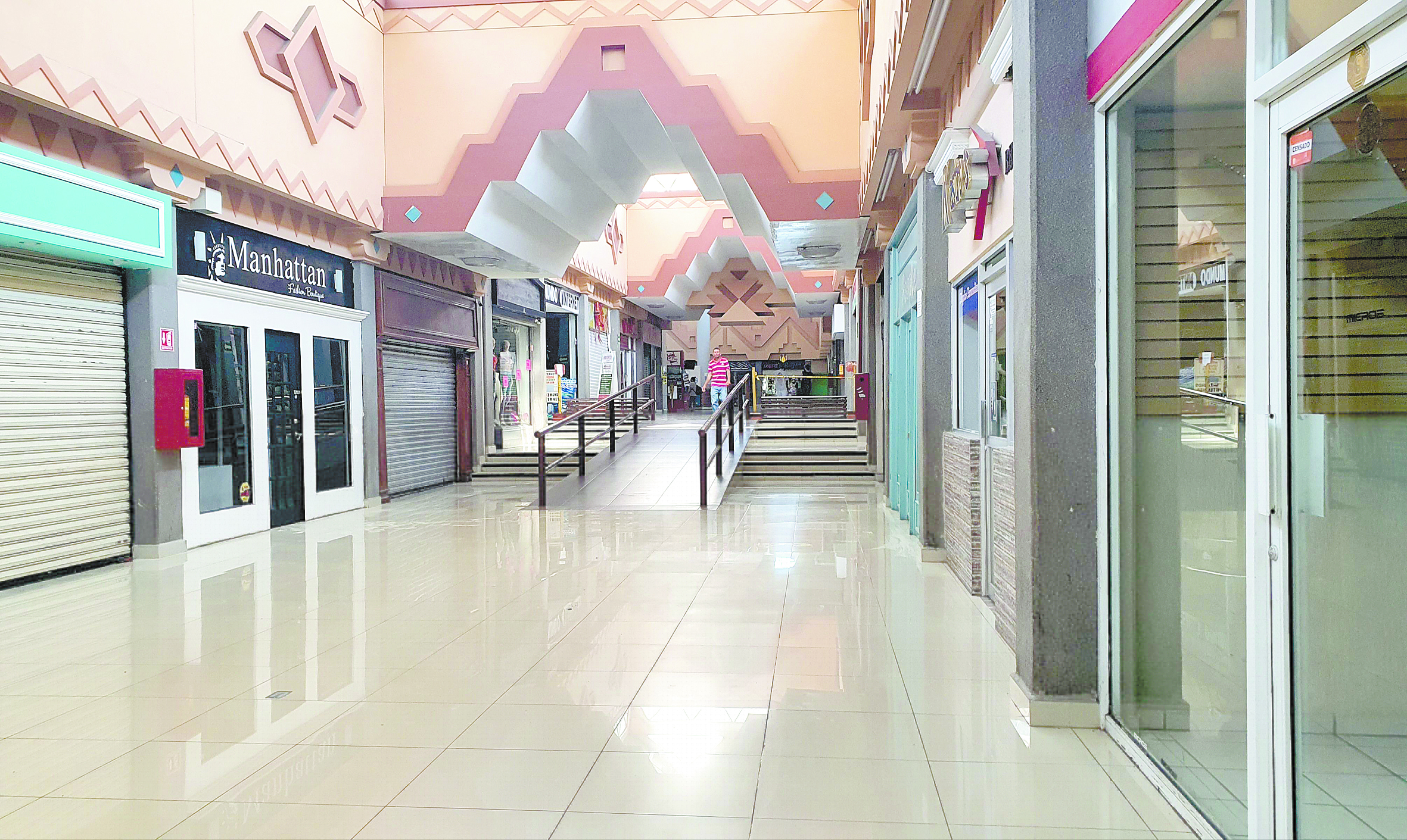 Mientras la mayoría de los comercios no esenciales se mantienen cerrados en Guaymas, más del 60% de la población se encuentra fuera de sus casas.