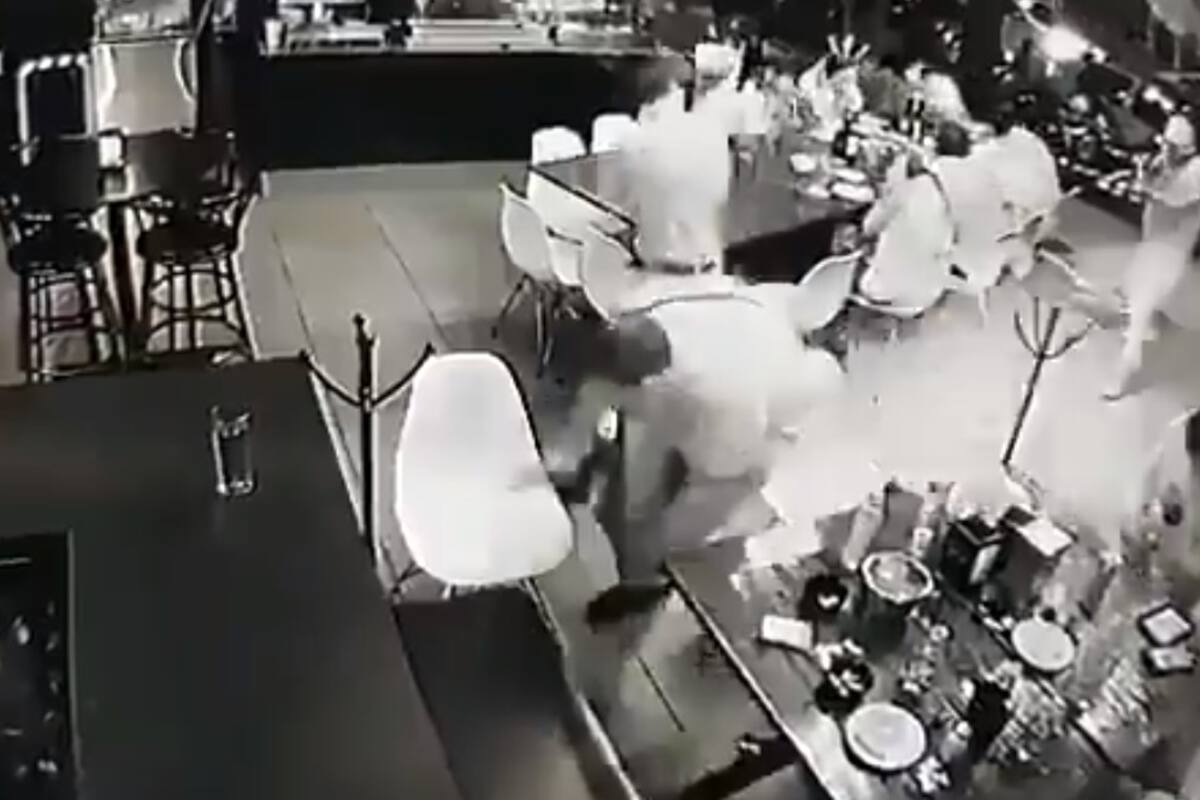 VIDEO: Así fue el ataque de dos sicarios a un bar en Uruapan