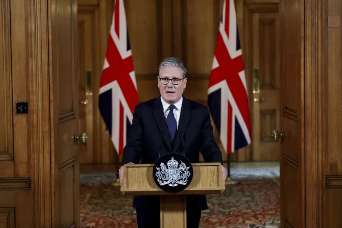 El primer ministro británico, Keir Starmer, pronuncia una declaración en el número 10 de Downing Street el día en que el gabinete fue convocado para tratar la situación en Gaza, en Londres, el martes 29 de julio de 2025. | Crédito: Toby Melville, Pool Photo vía AP