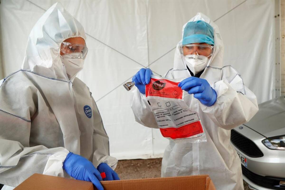 CDC cambian de postura y piden a EU llevar cubreboca todo el tiempo