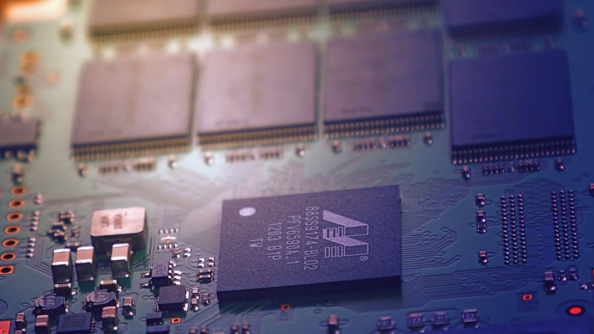 Imprimen circuitos electrónicos sobre la piel con luz LED: cómo funciona esta tecnología y para qué puede servir