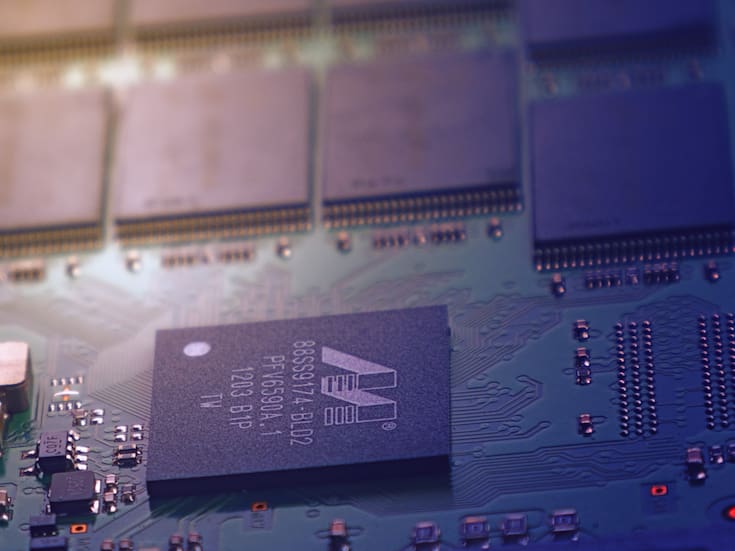 Imprimen circuitos electrónicos sobre la piel con luz LED: cómo funciona esta tecnología y para qué puede servir