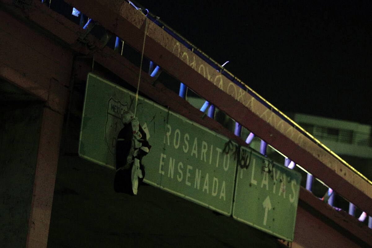 Homicidios Tijuana: Cuelgan cuerpo de mujer en Puente de la colonia El Mirador