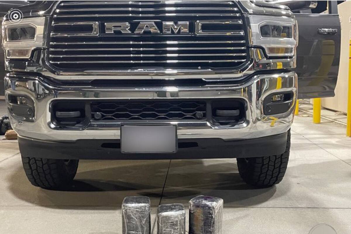 Descubren metanfetamina en camioneta