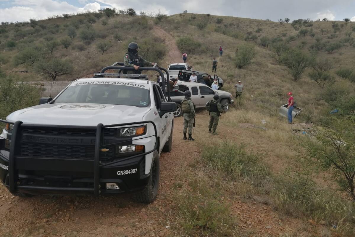 Hallan fosa con restos humanos en la frontera de Nogales
