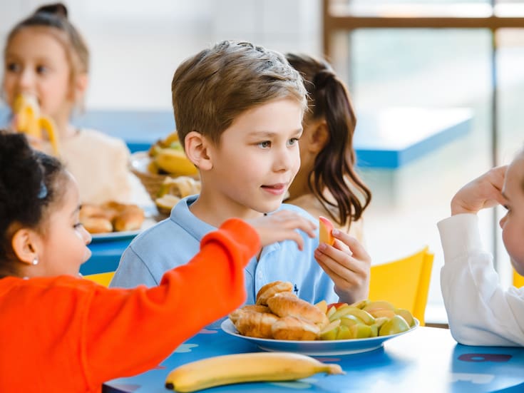 Niños que comen en exceso podrían estar expresando emociones reprimidas, según un estudio
