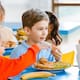 Niños que comen en exceso podrían estar expresando emociones reprimidas, según un estudio