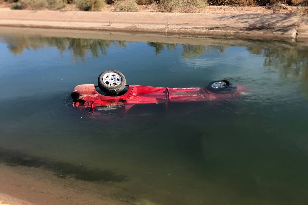 Un muerto y un herido tras caer a canal