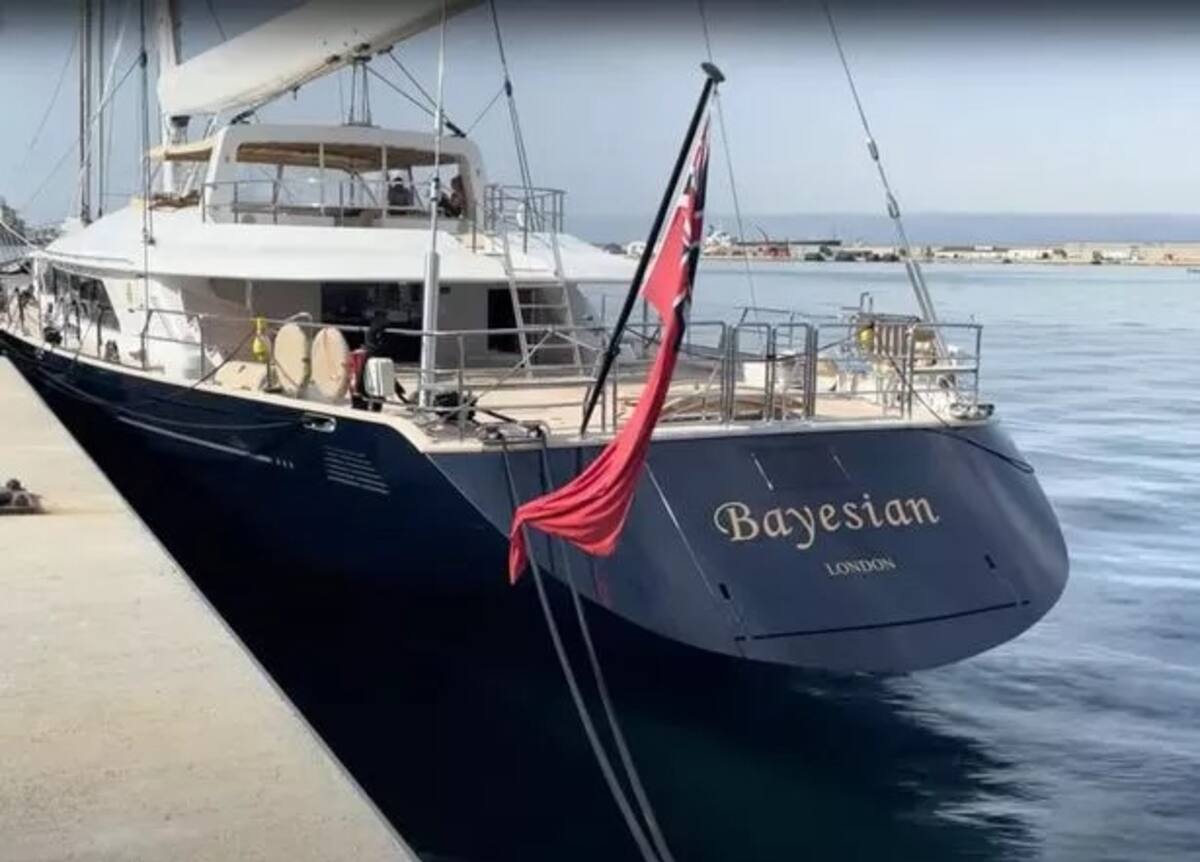 El superyate de lujo "Bayesian", propiedad del empresario británico Mike Lynch, naufragó frente a la costa de Sicilia, dejando a seis personas desaparecidas, incluyendo a Lynch y su hija. | Banco digital GH