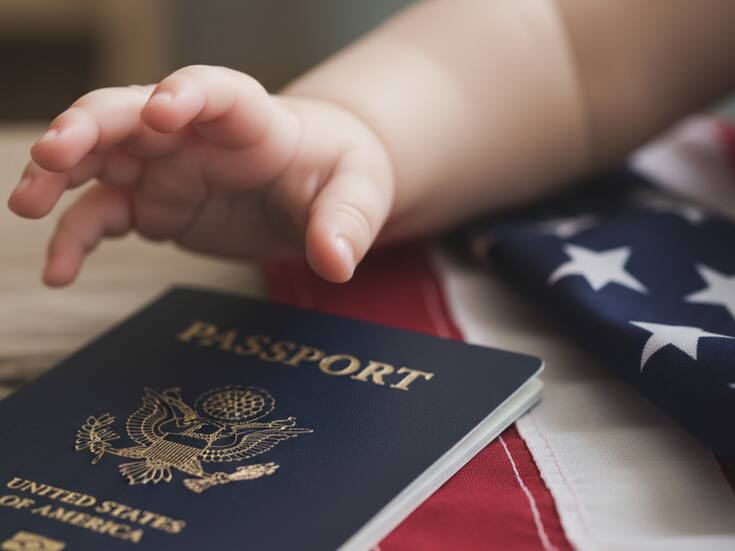 Trump insiste ante la Corte Suprema en limitar ciudadanía a hijos de migrantes