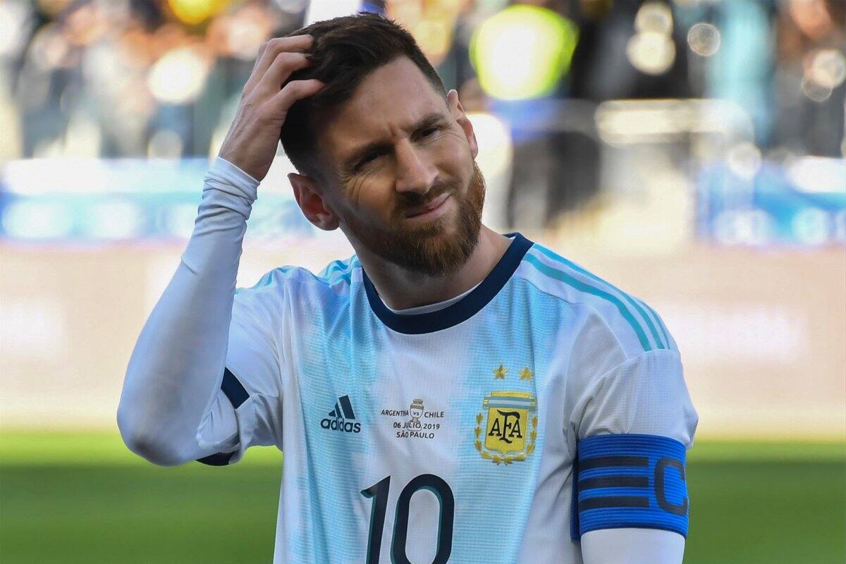 Messi sorprende a niño en playa tras tomar cerveza mexicana