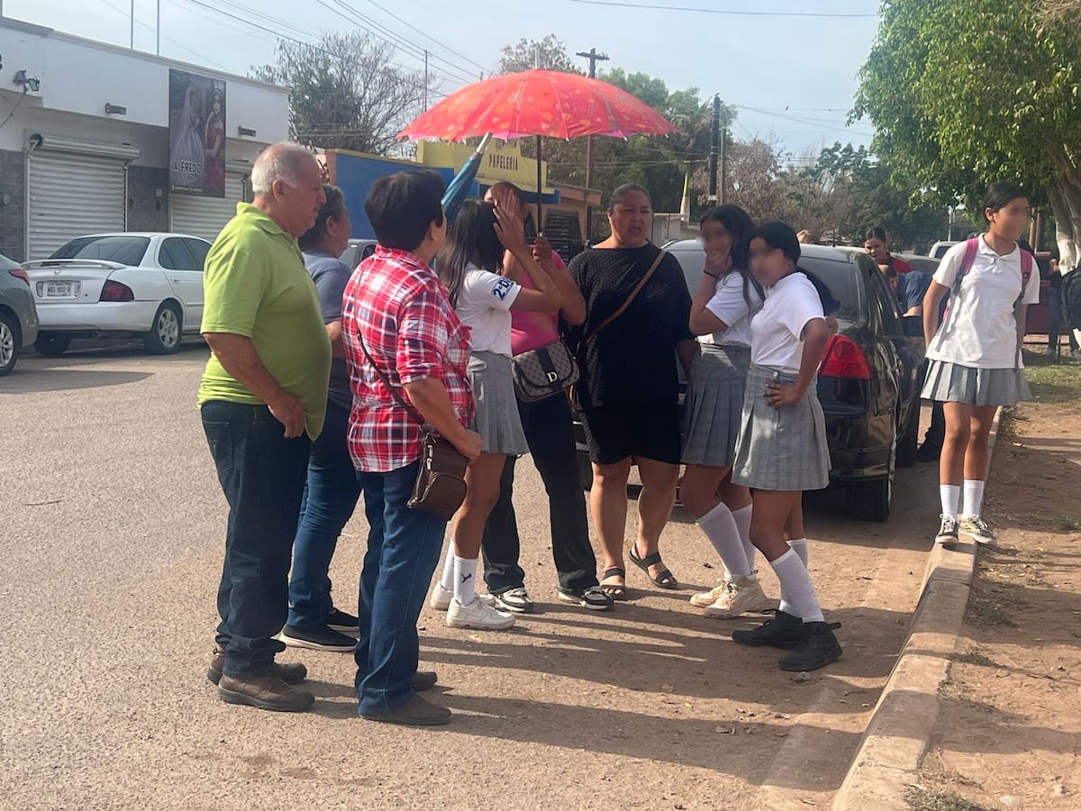 "Es por la salud de nuestros hijos": padres cierran escuela por falta de agua. Foto: Mayra Echeverría