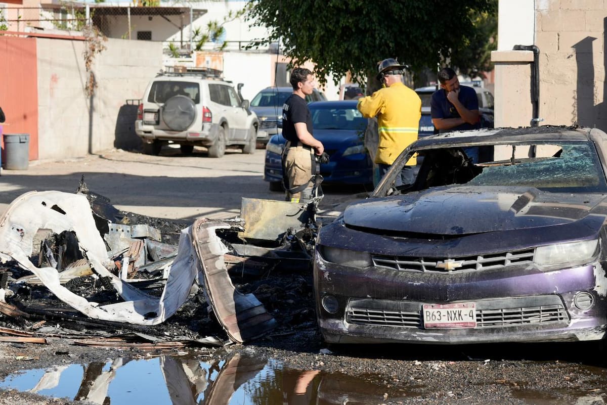 Personal de bomberos controló rápidamente la situación y no hubo heridos. Fotos: Leonardo González