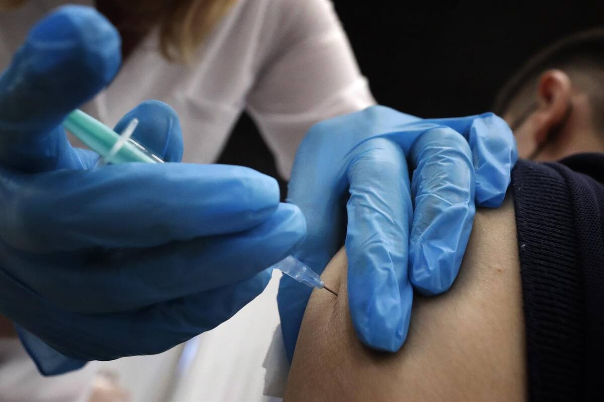 ¿Qué debo saber sobre las vacunas de AstraZeneca, Pfizer y Sputnik V?