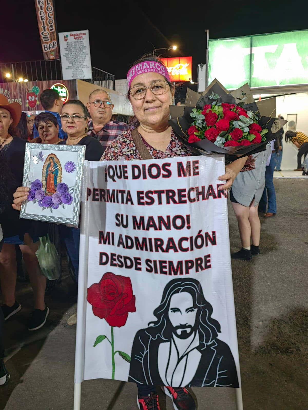 Para María Isela Muñoz, que el cantante recibiera sus regalos fue un
sueño hecho realidad. FOTO: MARÍA JOSÉE TANORI